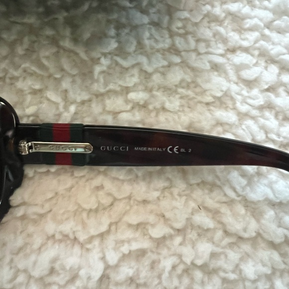 Gucci Women’s Black Sunglasses w/ Signature Colors & Interlocking G’s w/ case! - Picture 3 of 5